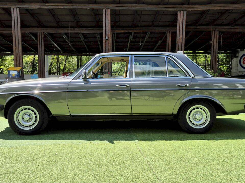 Image 3/71 of Mercedes-Benz 240 D (1980)
