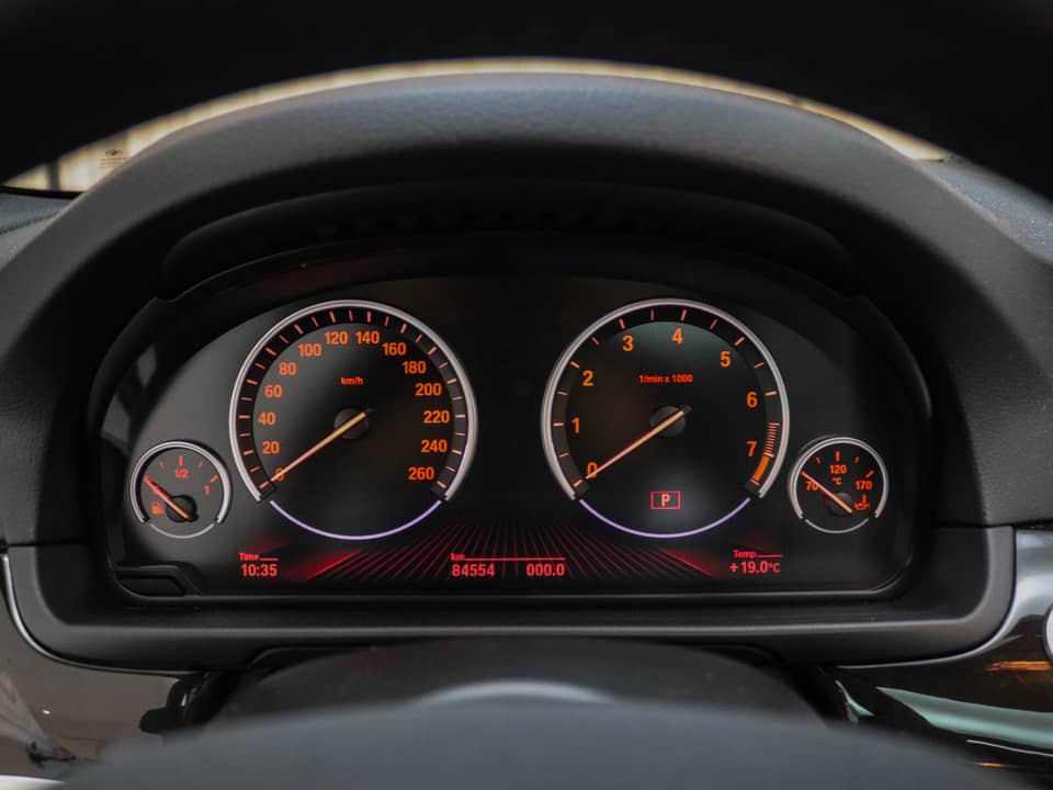 Image 13/24 of BMW 550i (2012)