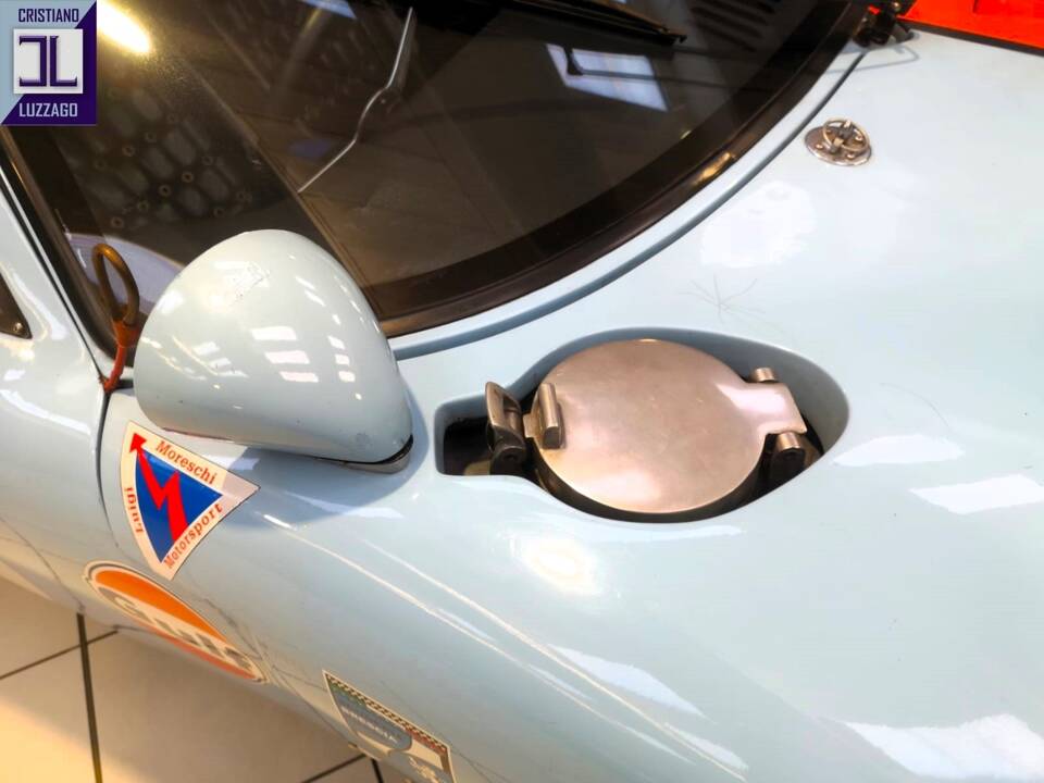 Image 21/50 of Ford GT40 (1966)