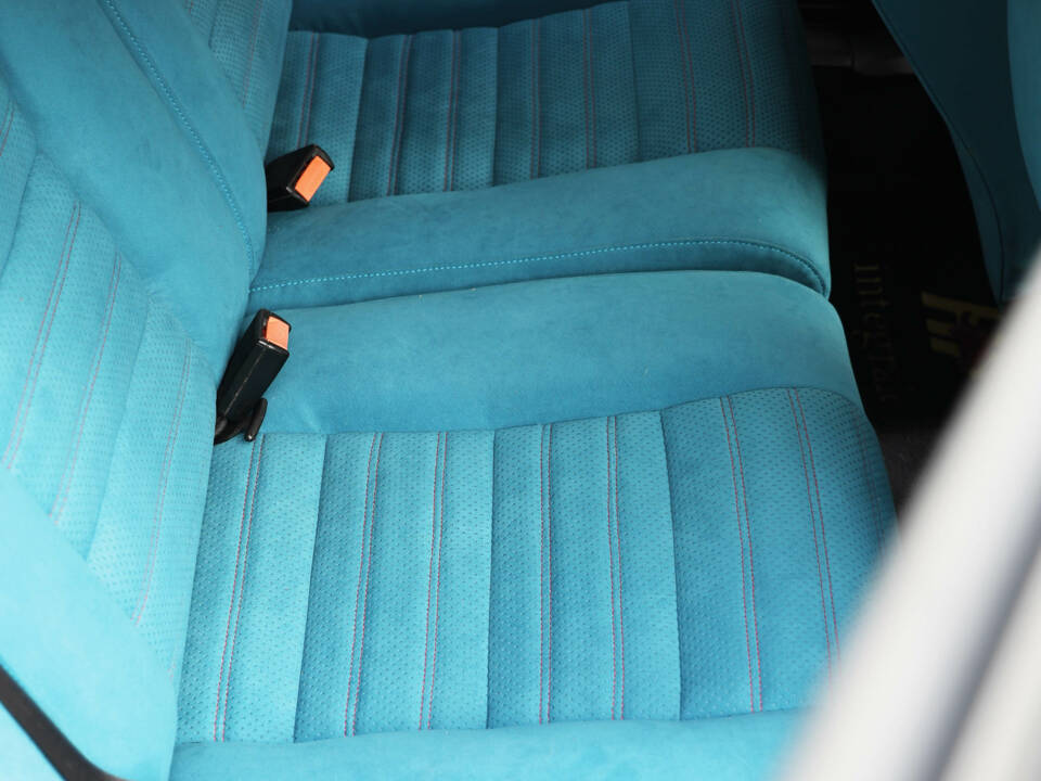 Image 25/41 of Lancia Delta HF Integrale (1989)