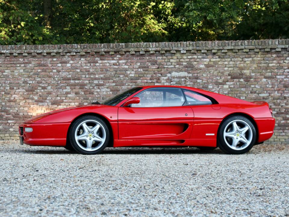 Image 15/50 de Ferrari F 355 Berlinetta (1996)