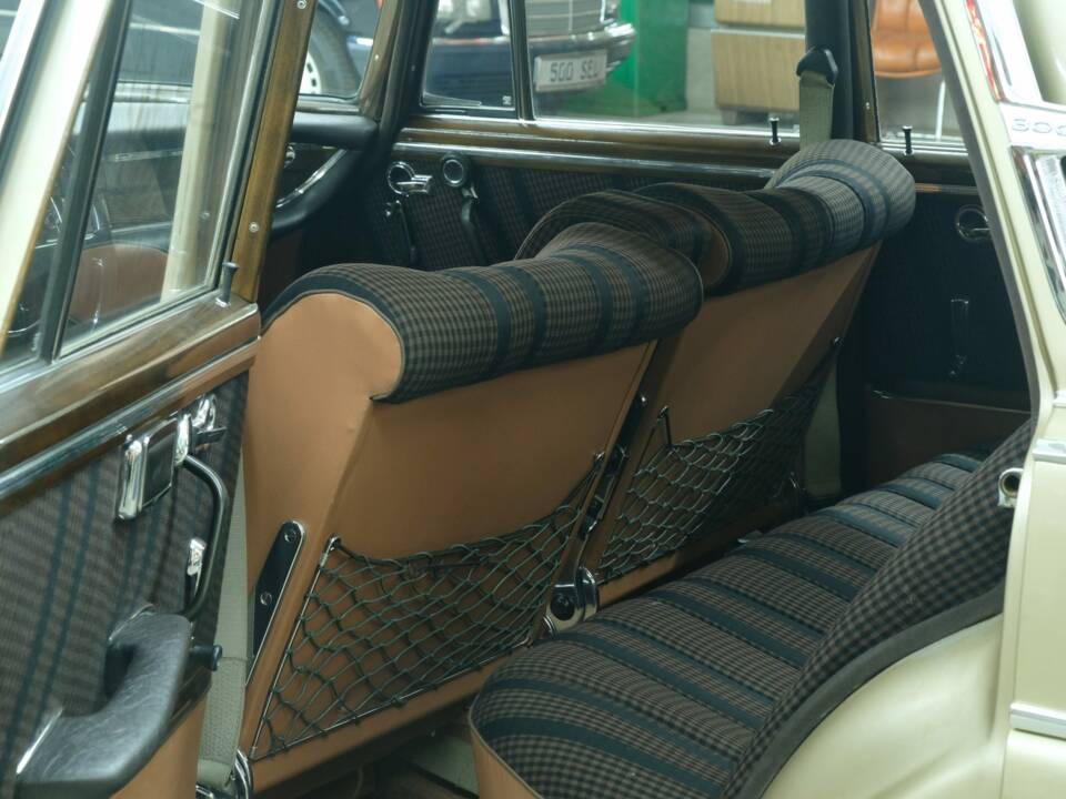 Image 21/50 of Mercedes-Benz 300 SE (1964)