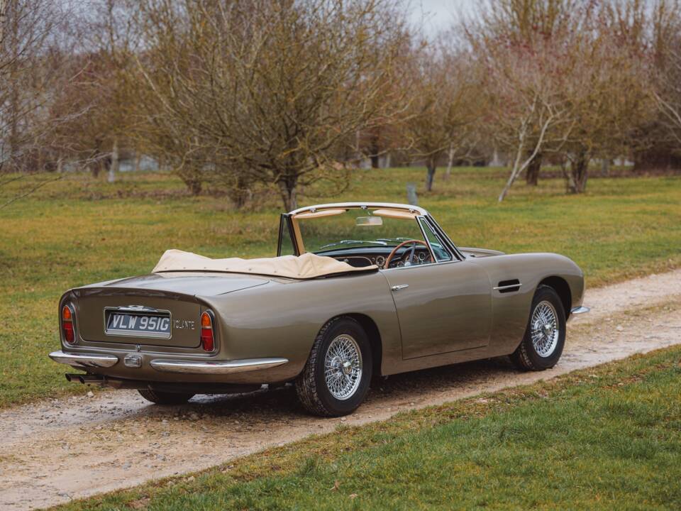 Image 33/99 of Aston Martin DB 6 Volante (1968)