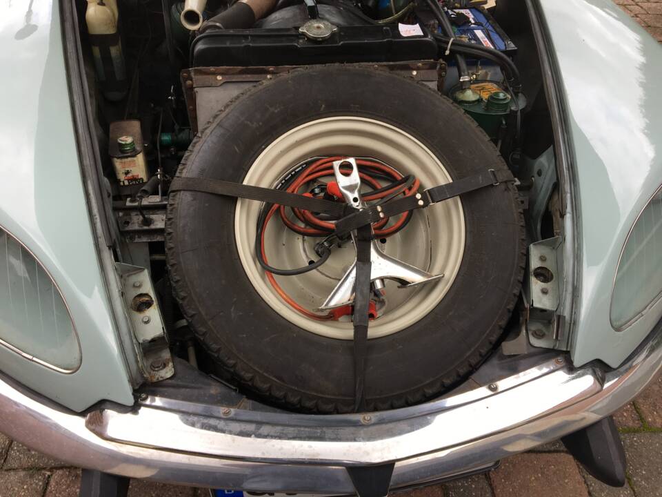Image 90/95 of Citroën DS 21 Pallas (1973)