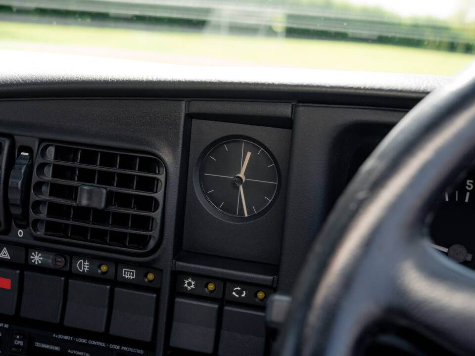 Image 49/75 of Lotus Carlton (1991)