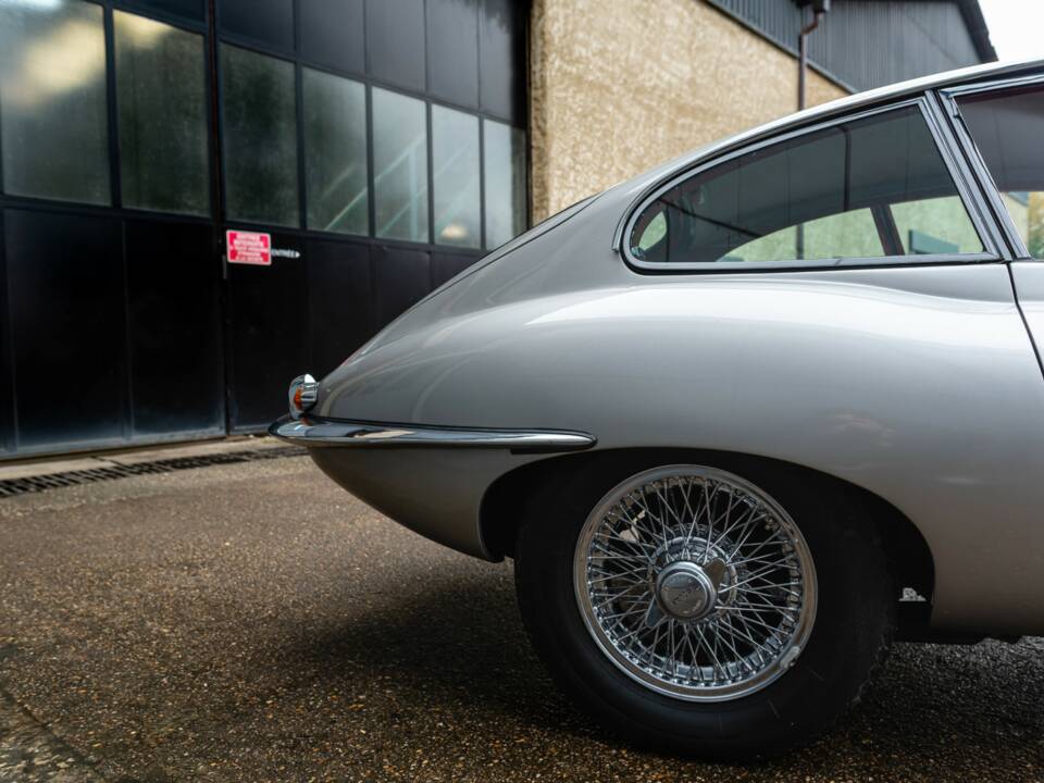 Image 11/50 of Jaguar E-Type 4.2 (1965)