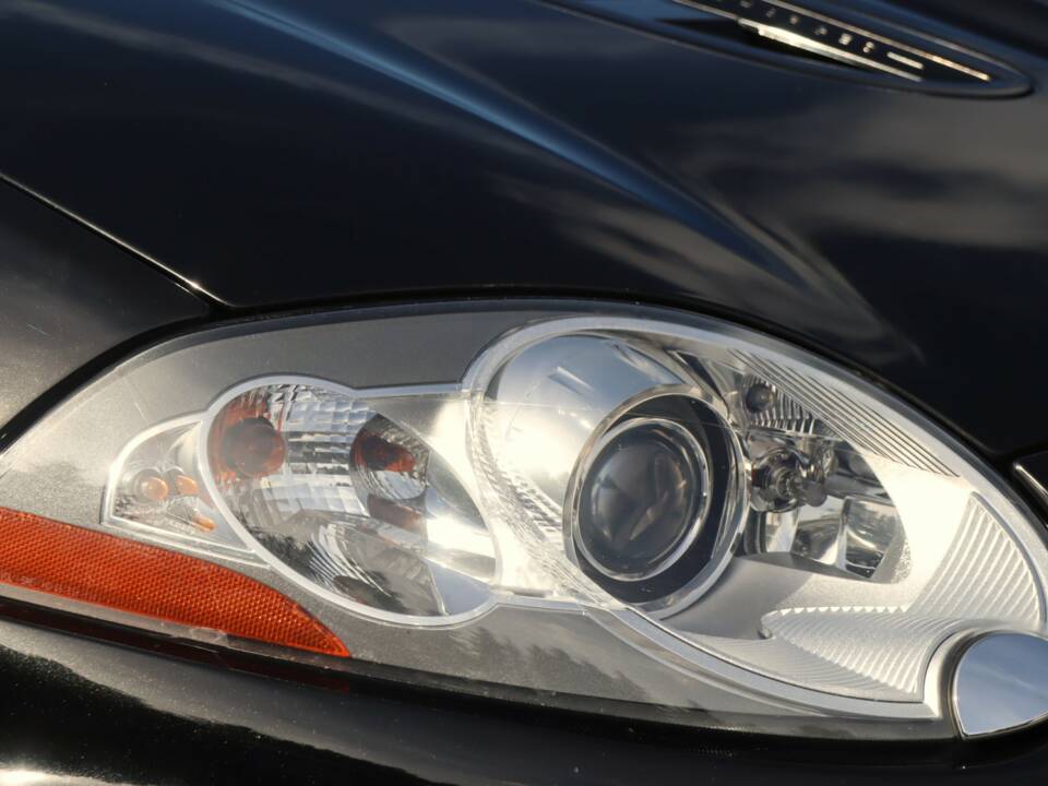 Image 38/50 of Jaguar XKR (2010)