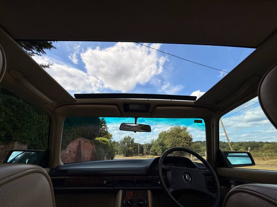 Imagen 20/30 de Mercedes-Benz 500 SE (1988)