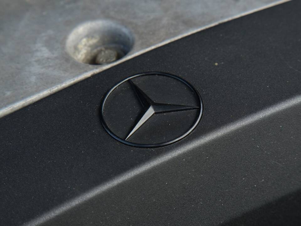 Image 50/63 of Mercedes-Benz 220 E (1993)