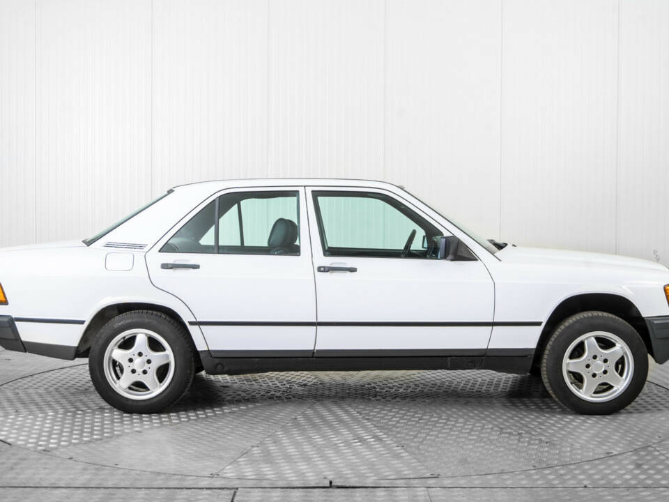 Bild 10/50 von Mercedes-Benz 190 D (1986)