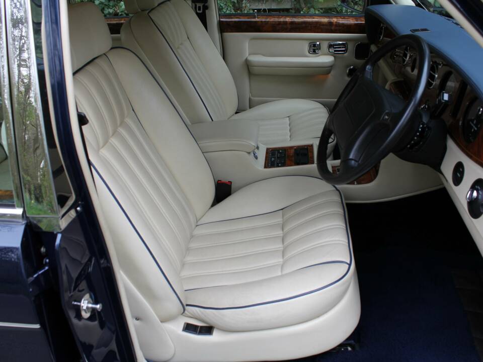 Image 15/20 of Rolls-Royce New Silver Spirit (1996)