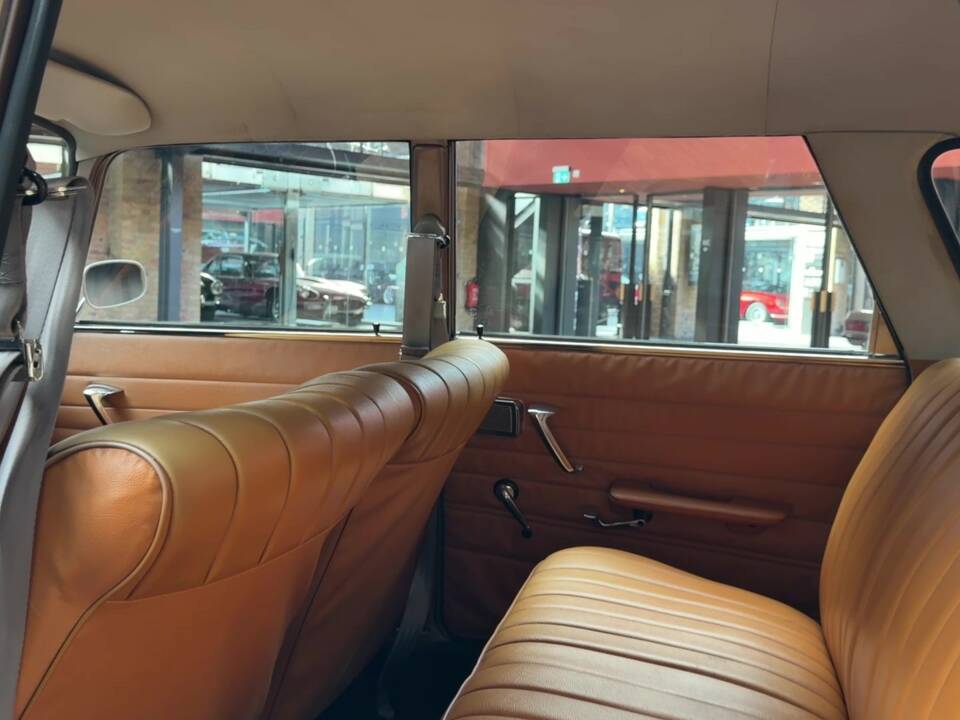 Image 18/40 of Peugeot 404 Break (1965)