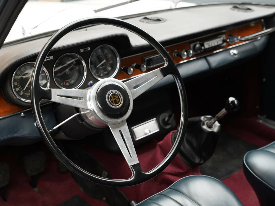 Immagine 47/50 di Alfa Romeo 2600 Sprint (1965)