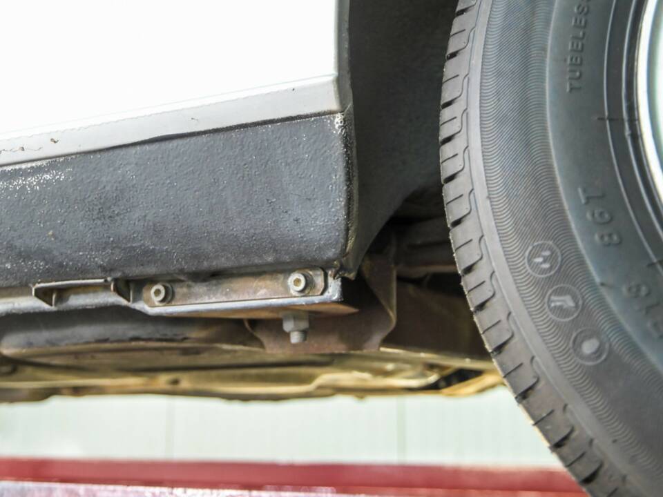 Bild 48/50 von BMW 320i (1981)