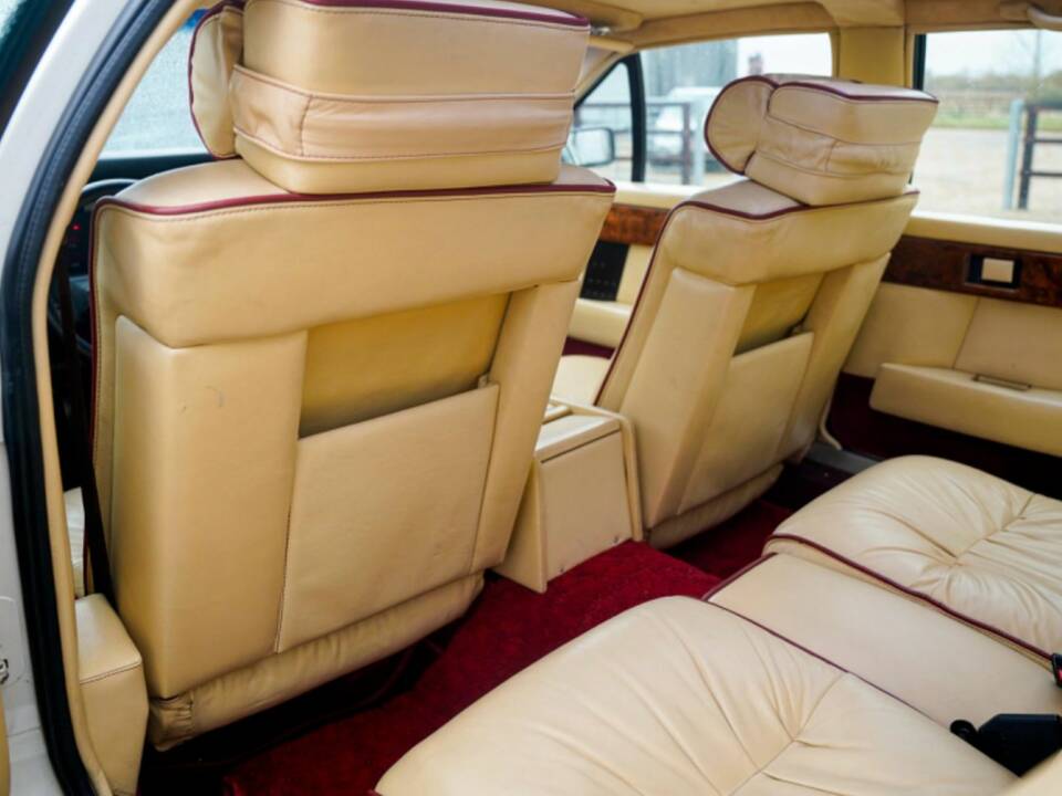 Image 17/28 of Aston Martin Lagonda (1982)