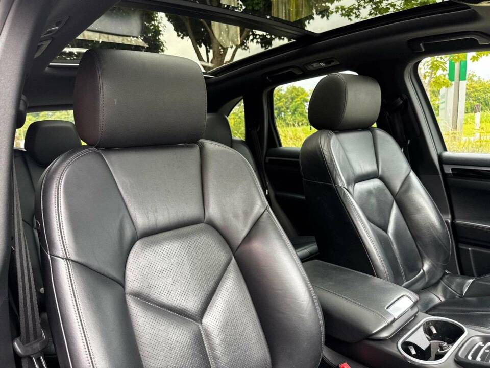 Bild 15/20 von Porsche Cayenne S Diesel (2014)