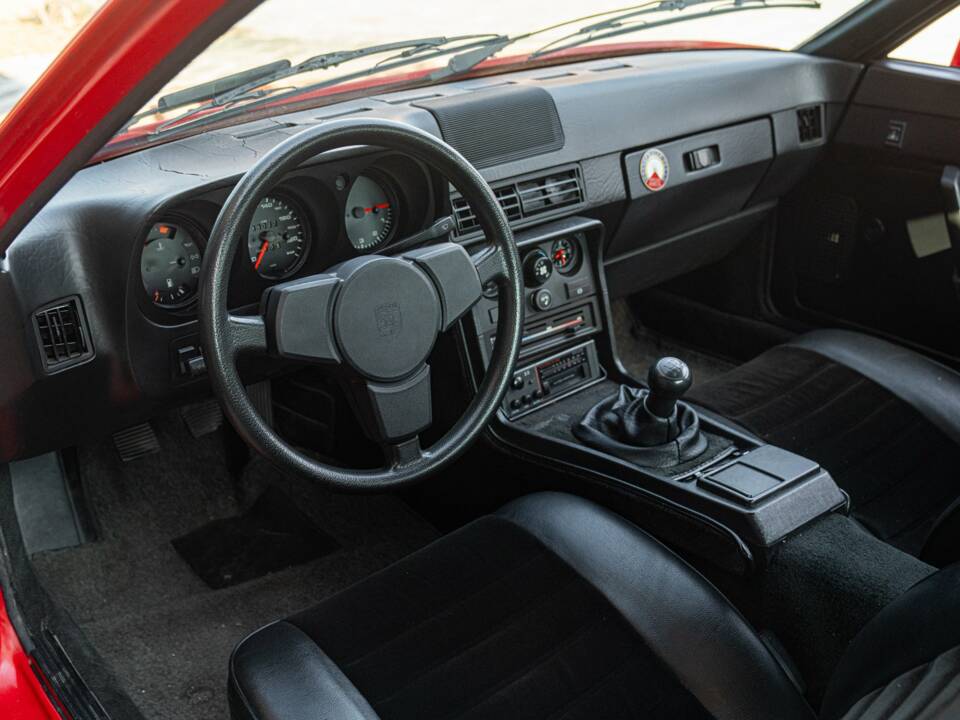 Image 31/50 of Porsche 924 (1983)