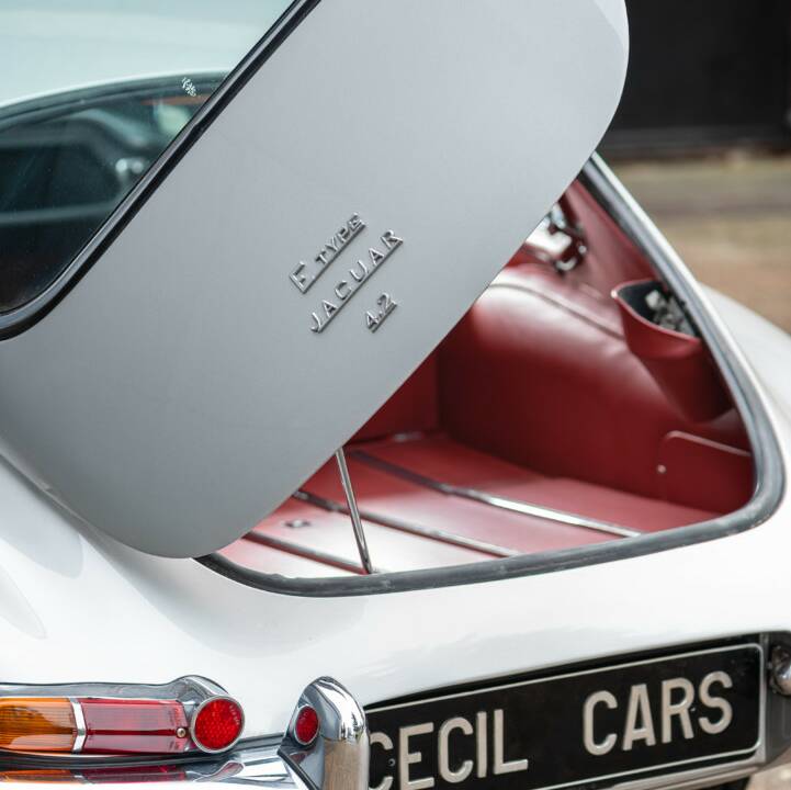 Image 25/50 of Jaguar E-Type 4.2 (1965)
