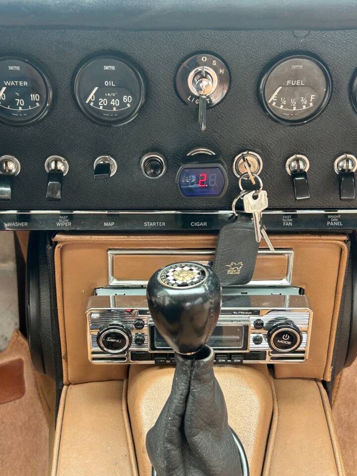 Image 14/39 de Jaguar Type E 4.2 (1966)