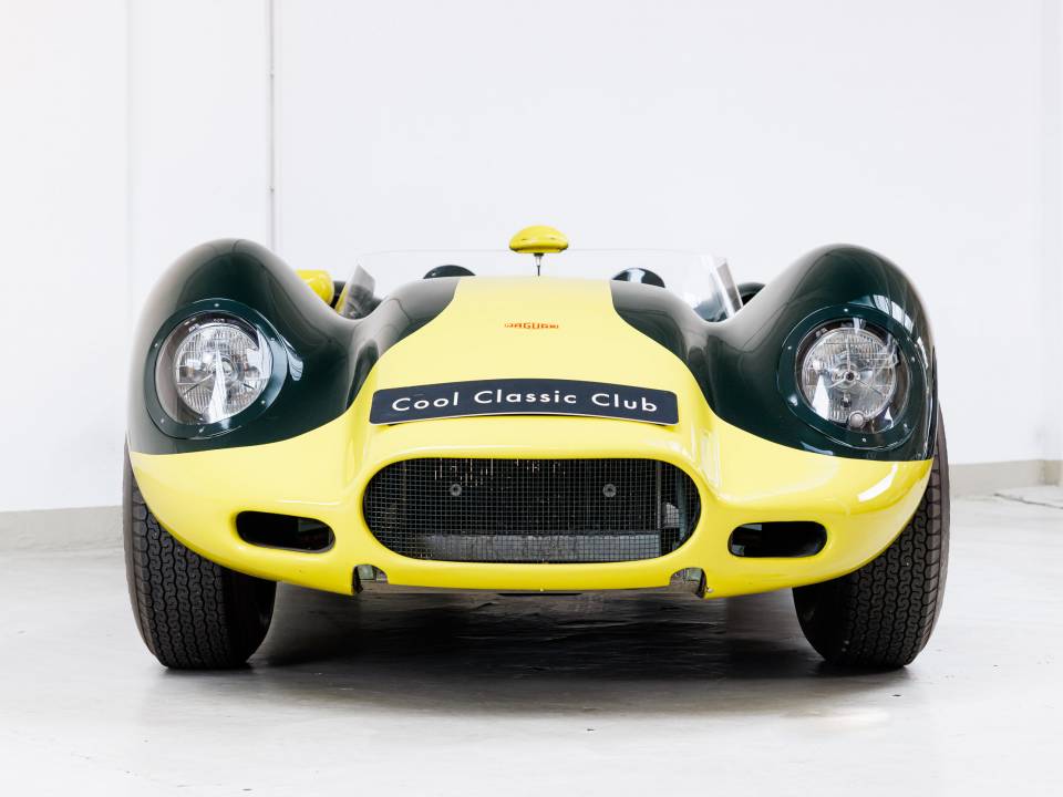 Image 2/42 of Lister Knobbly (1959)