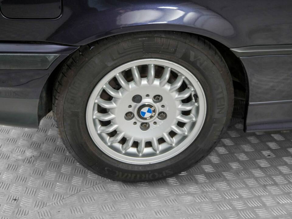 Bild 31/50 von BMW 318i (1996)