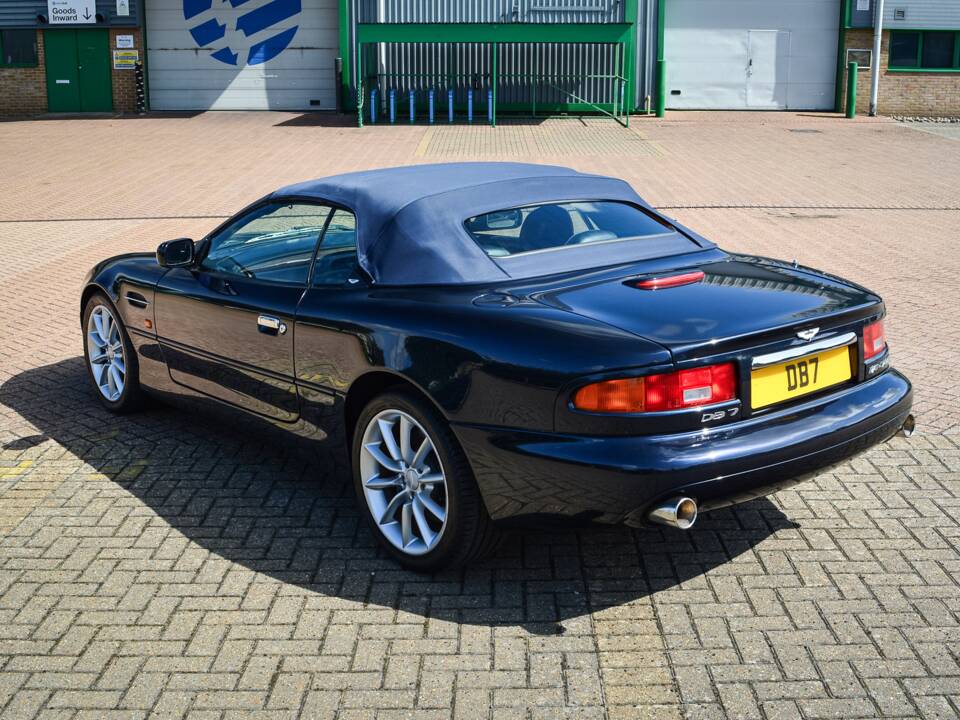 Image 26/50 de Aston Martin DB 7 Vantage Volante (2001)