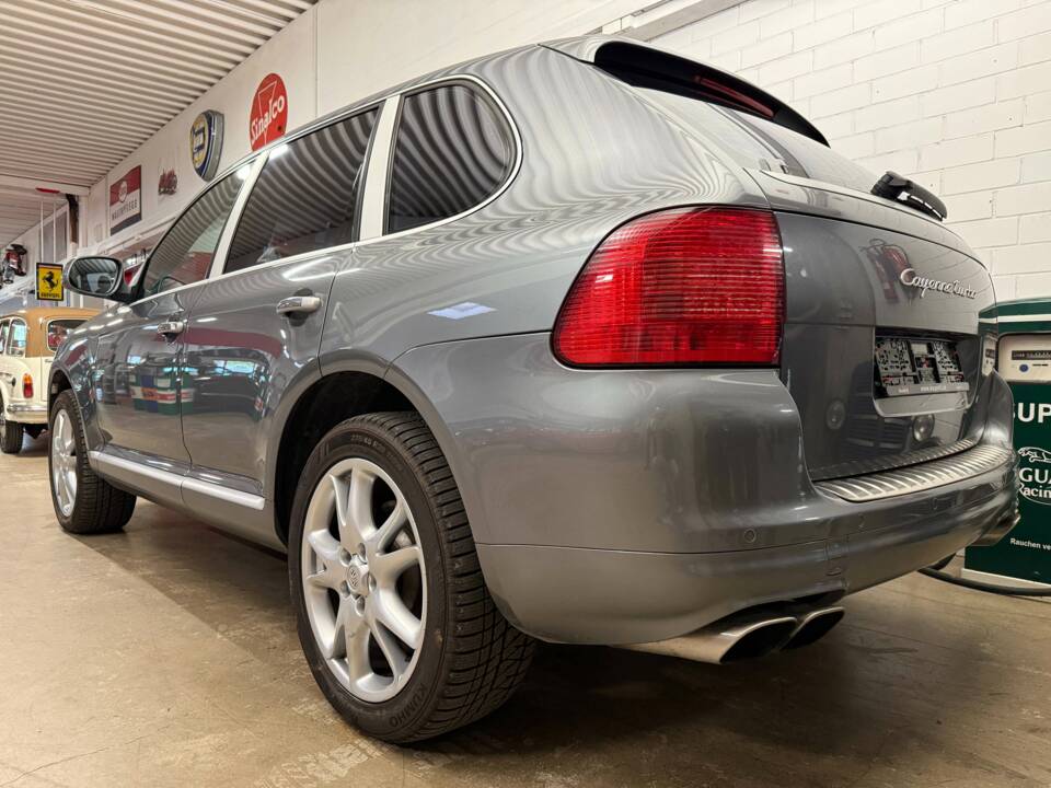Image 13/16 de Porsche Cayenne Turbo (2003)