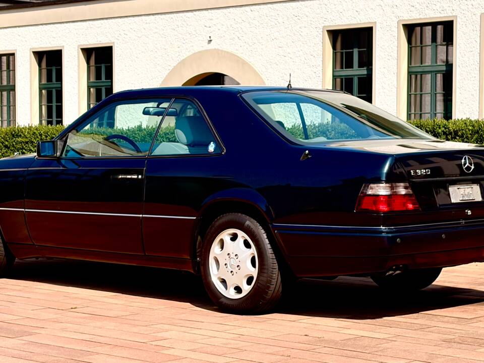 Image 3/16 of Mercedes-Benz E 320 (1996)