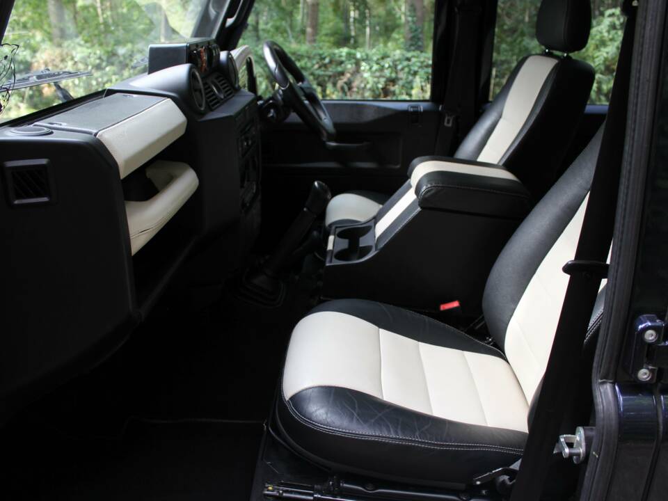 Bild 12/18 von Land Rover Defender 110 (2014)