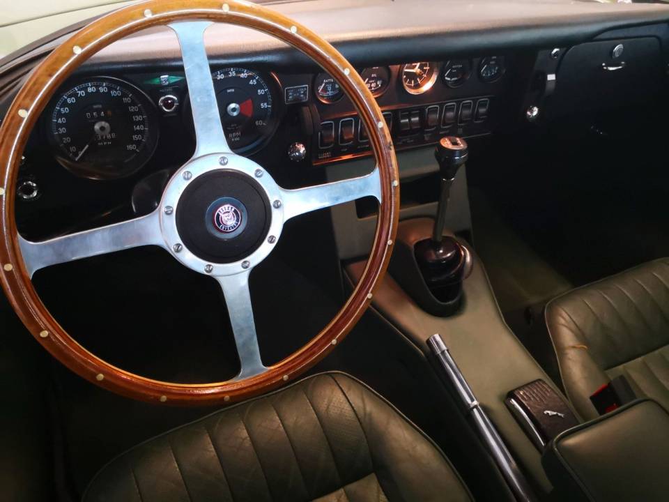 Image 12/15 of Jaguar E-Type (2+2) (1968)