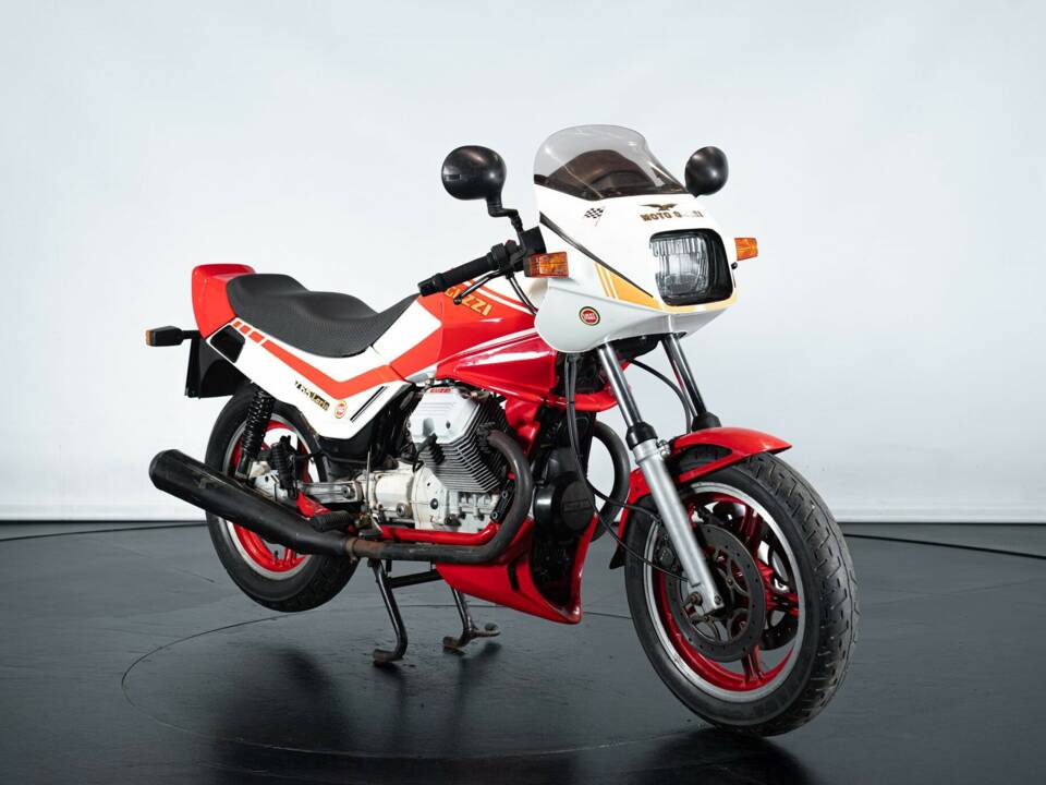 Image 4/36 of Moto Guzzi V 65 Lario (1990)