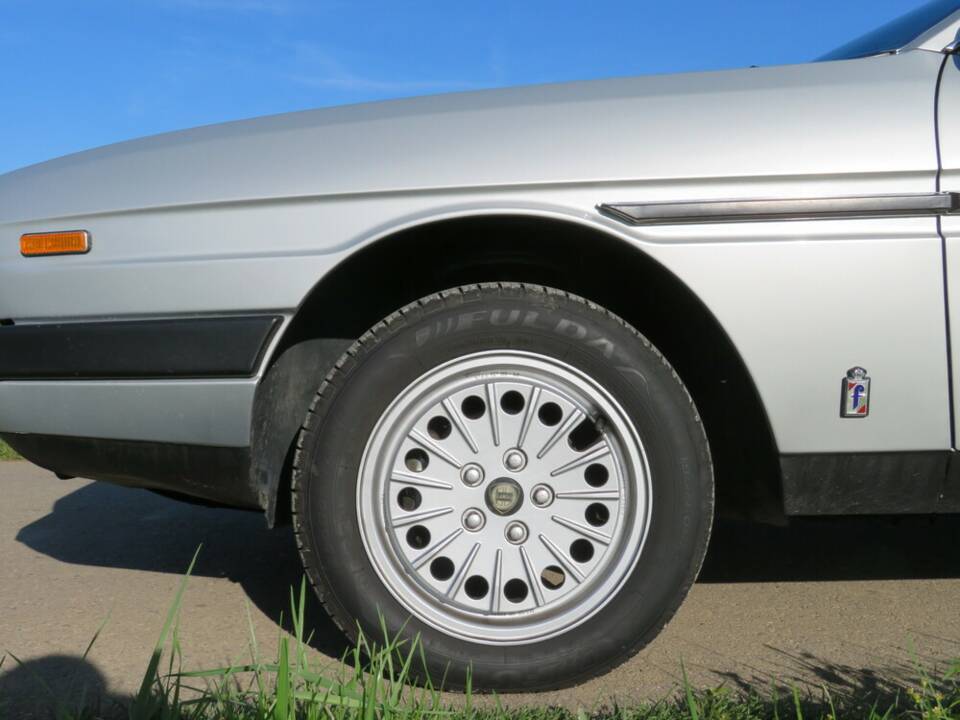 Image 17/18 de Lancia Gamma Coupe 2500 I.E. (1981)