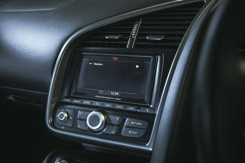 Image 18/38 of Audi R8 V10 (2010)