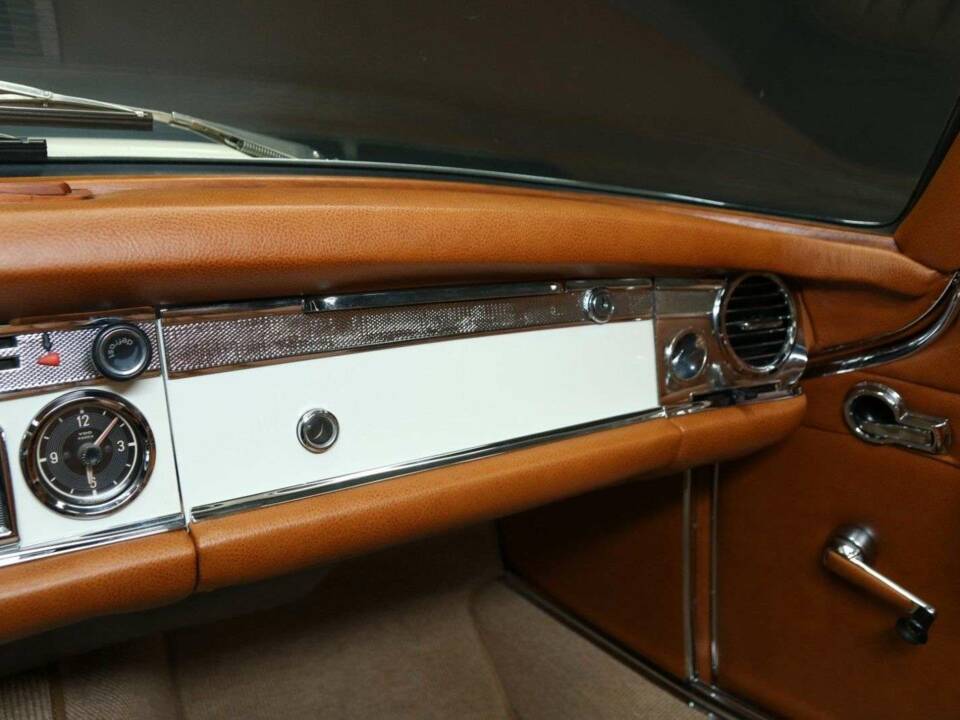 Image 18/50 of Mercedes-Benz 230 SL (1965)