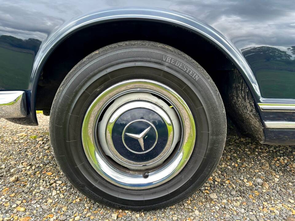 Image 33/50 de Mercedes-Benz 230 SL (1967)