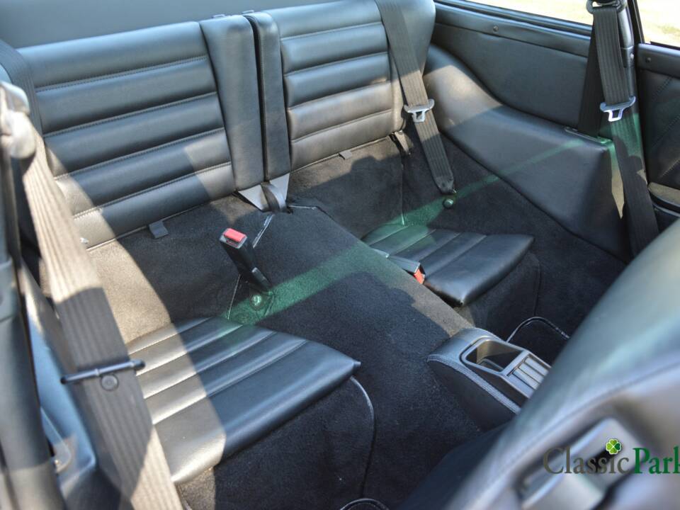 Image 27/50 de Porsche 911 Carrera 2 (1991)