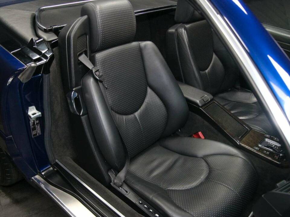 Image 32/49 of Mercedes-Benz SL 500 (2000)