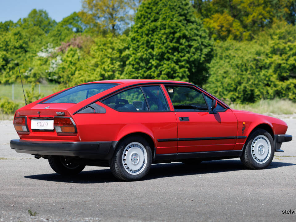 Imagen 13/36 de Alfa Romeo GTV 6 2.5 (1986)