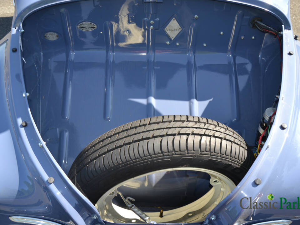 Image 14/50 of Renault 4 CV Décapotable (1954)