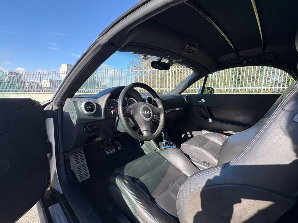 Image 6/25 of Audi TT 3.2 quattro (2004)