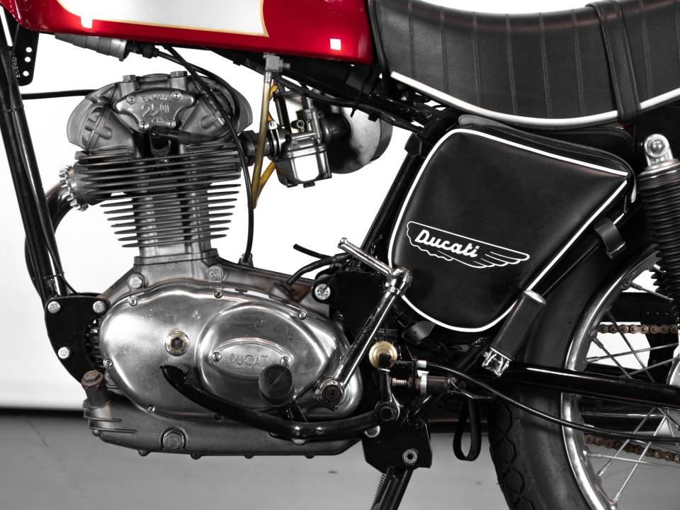Immagine 11/50 di Ducati DUMMY (1971)