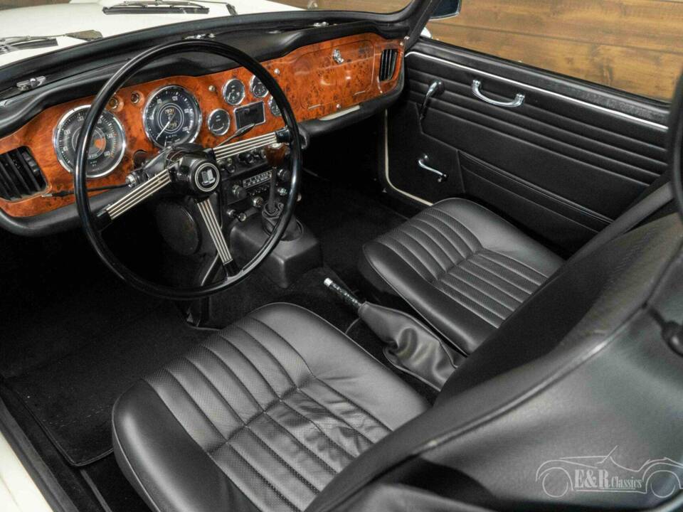 Image 17/19 of Triumph TR 4A (1966)