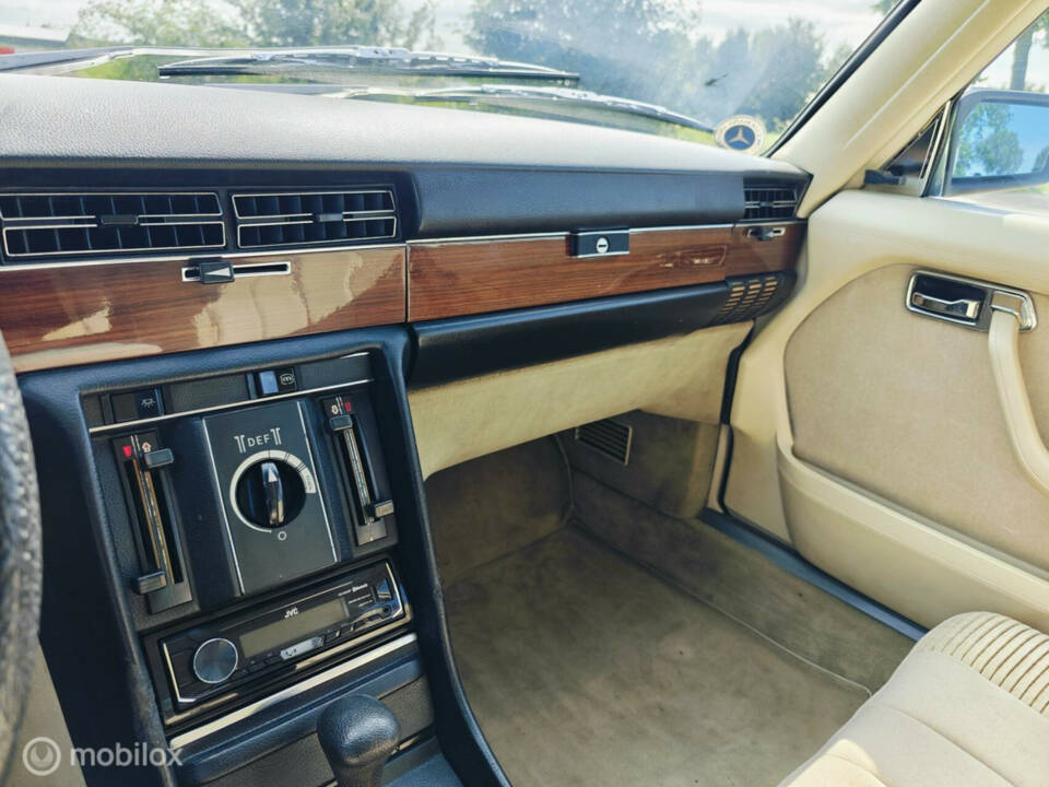 Image 28/50 of Mercedes-Benz 350 SE (1973)