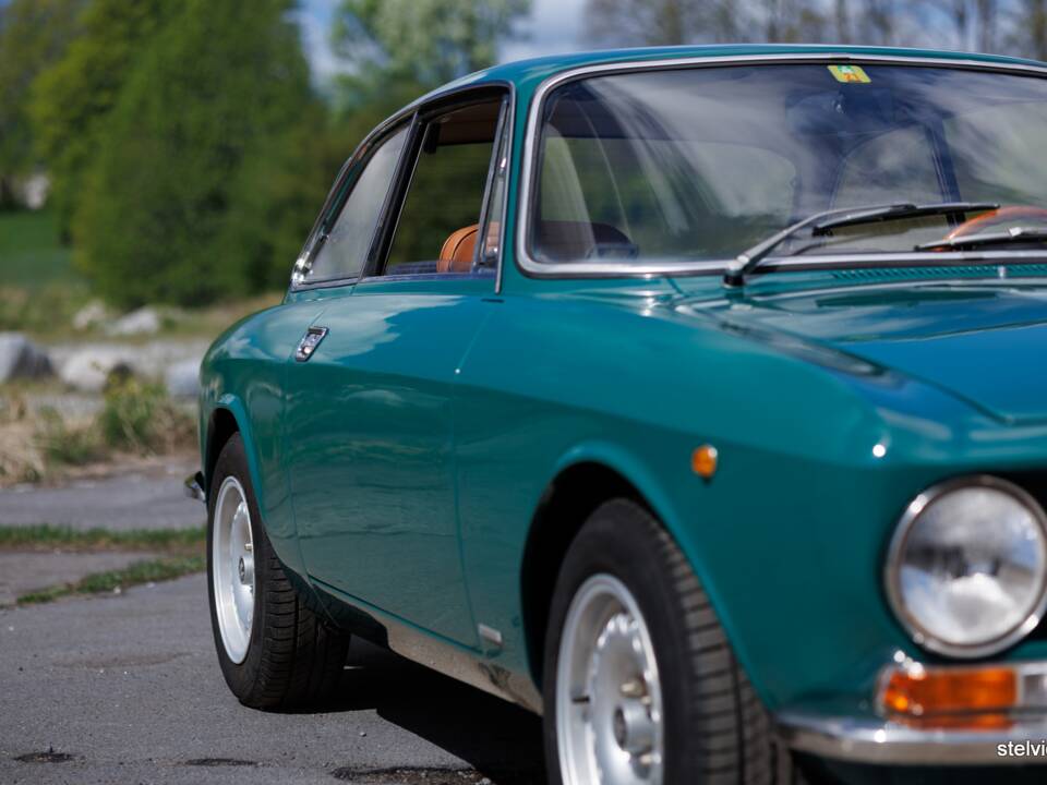 Bild 19/39 von Alfa Romeo 1750 GT Veloce (1971)