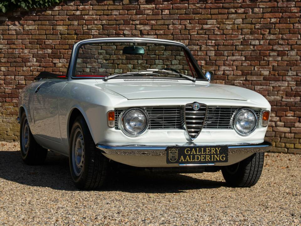 Image 12/50 of Alfa Romeo Giulia 1600 GTC (1966)