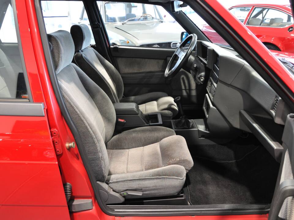 Bild 27/30 von Alfa Romeo 75 2.0 Twin Spark (1988)