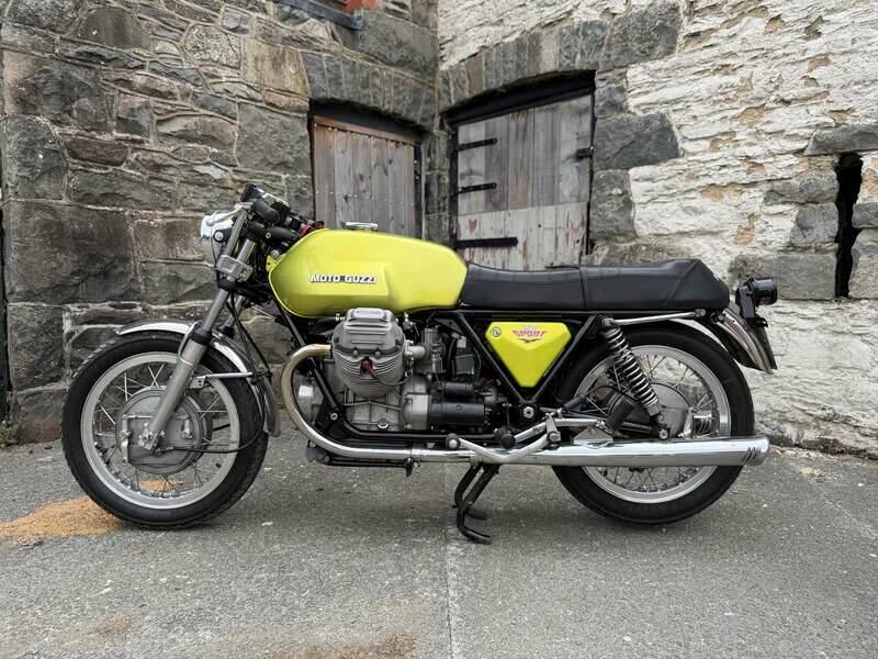 Image 2/45 of Moto Guzzi V7 Sport (1973)