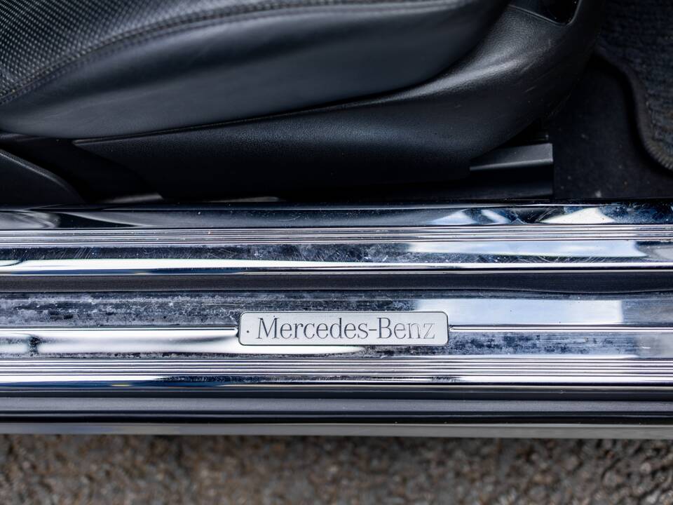 Image 23/36 of Mercedes-Benz CL 500 (2004)