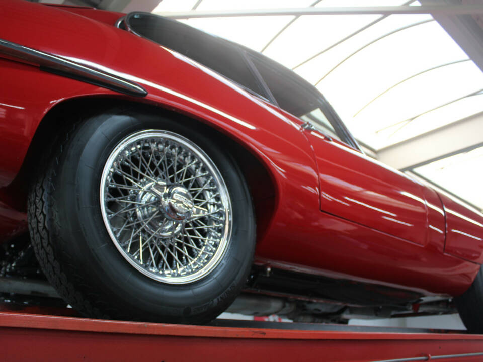 Image 11/50 of Jaguar E-Type 3.8 (1963)