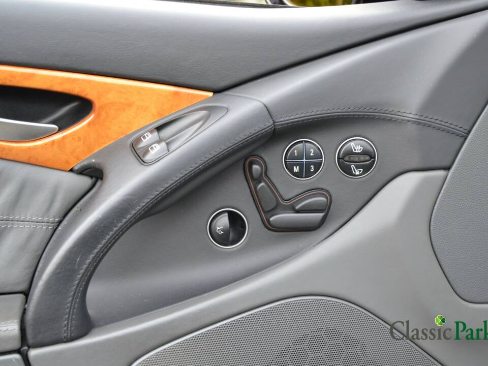 Immagine 27/50 di Mercedes-Benz SL 600 (2004)
